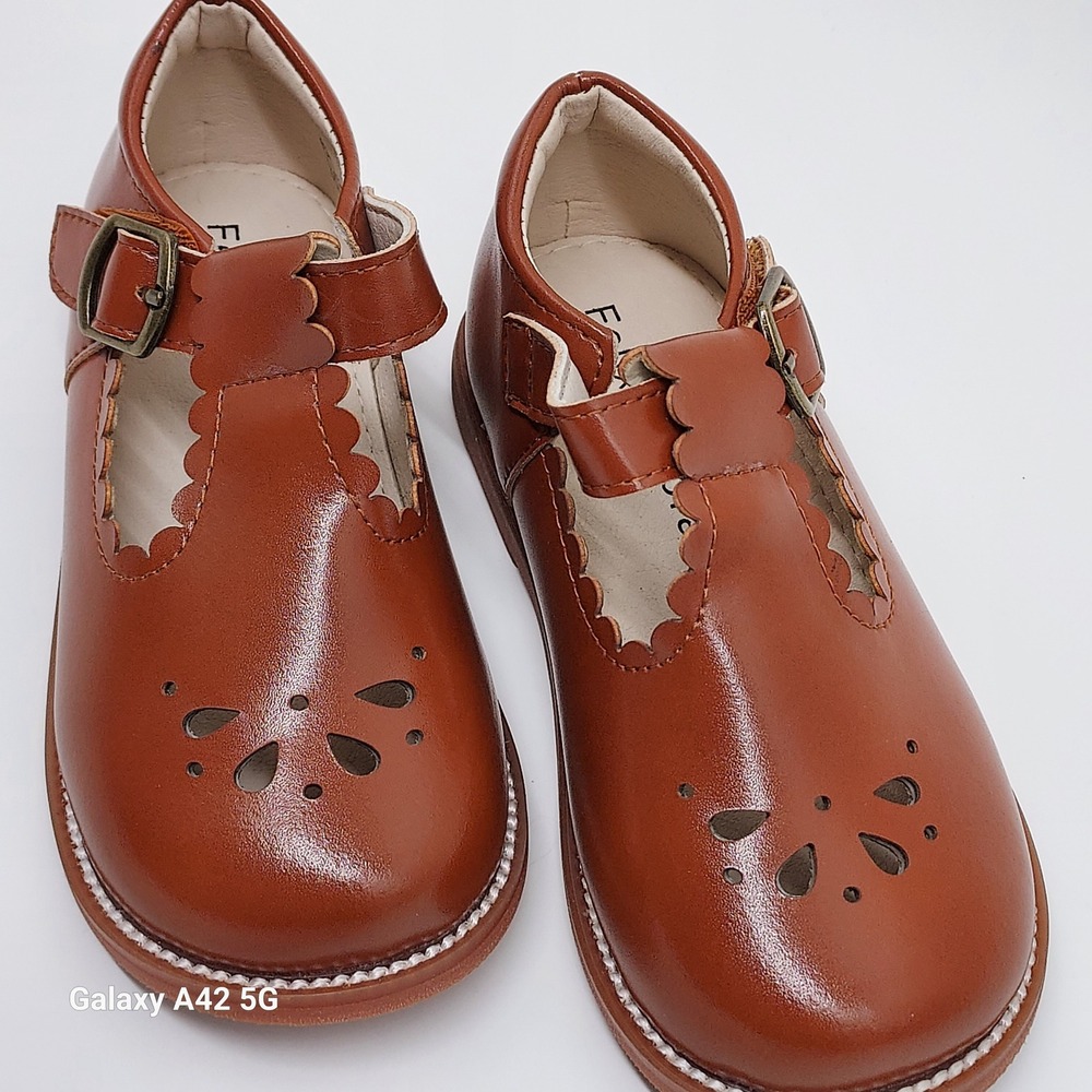 Felix & Flora Girls Mary‎ Jane Brown T-Strap Scalloped Dress Shoes Size 8 B366